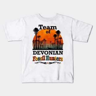 Team of Devonian Fossil Hunters. Vintage look. Kids T-Shirt